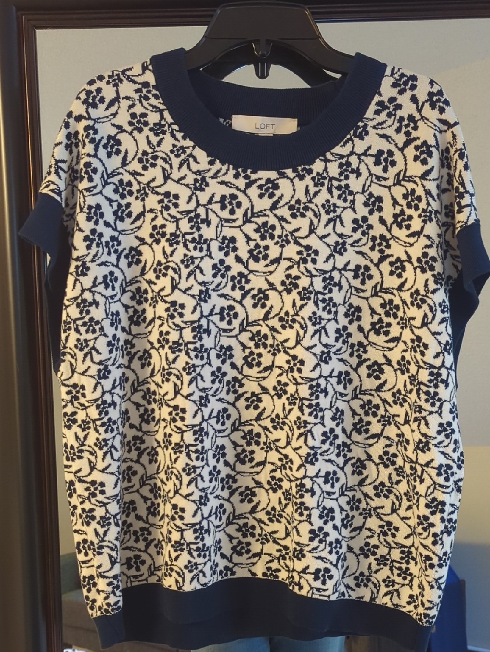 LOFT NWT Navy and White Floral Short Sleeve Knit Sweater Size M
